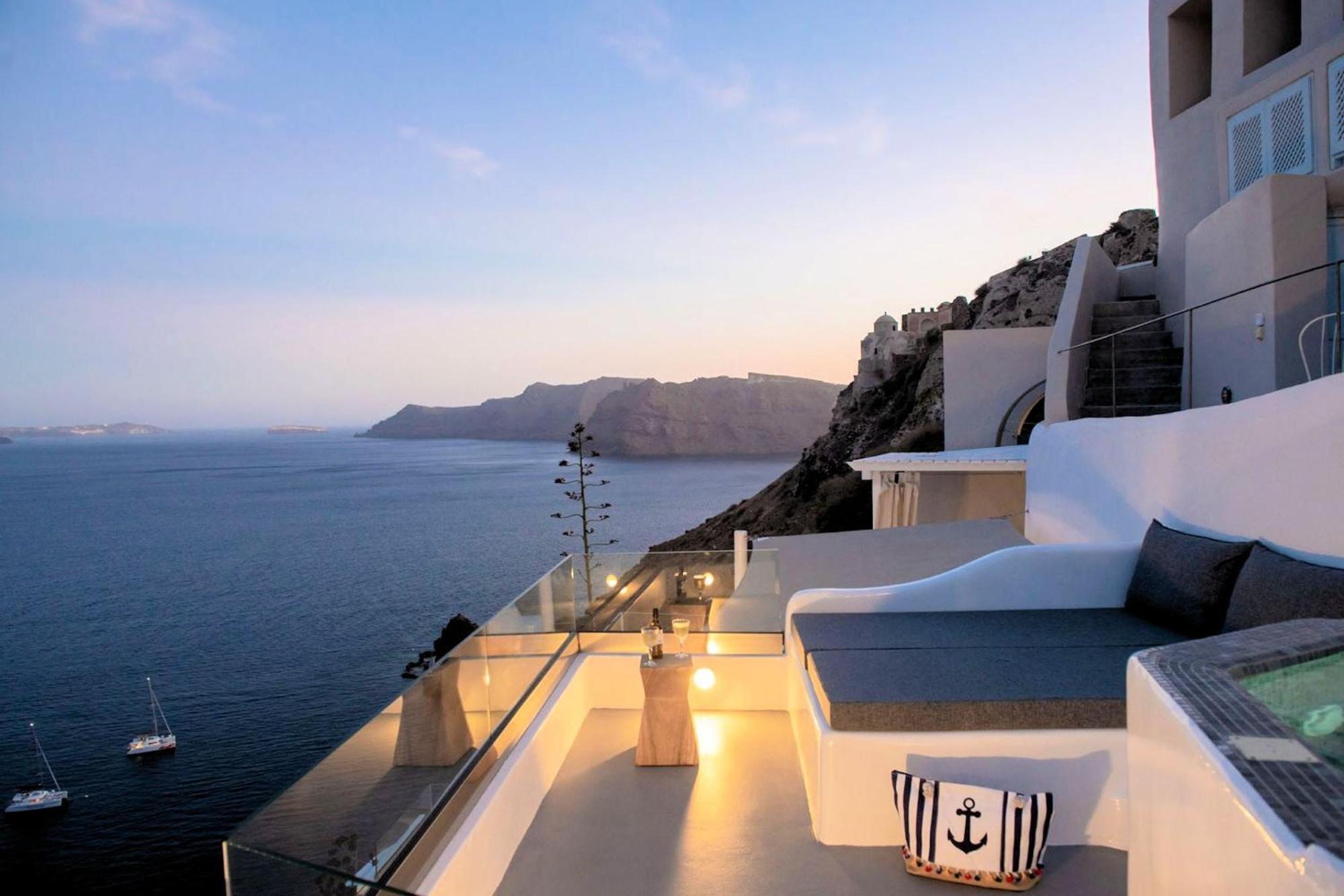 Caldera Serenity Cave Villa Oia, Santorini Breathtaking Caldera Views Traditional Cave-Style Luxury Outdoor Hot Tub Modern Comforts , Villa